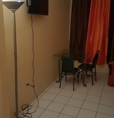 Comfortable Suite 1 Kingston Ngoại thất bức ảnh